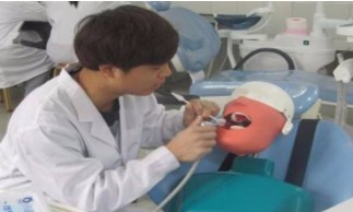 “医艺融合”培育新型口腔医师